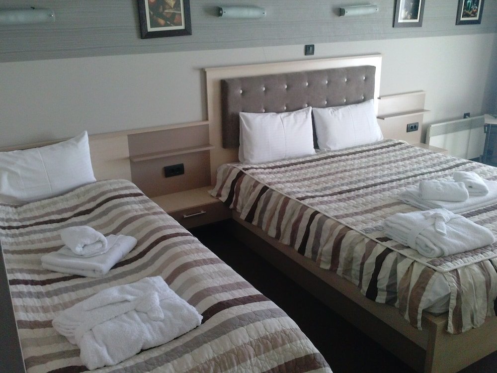 Deluxe Quadruple room with balcony Milmari resort-Kopaonik