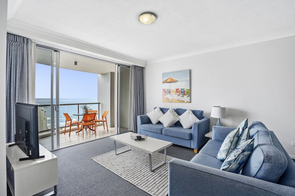 Семейные апартаменты с 2 комнатами с балконом и с видом на океан Chevron Renaissance - HR Surfers Paradise