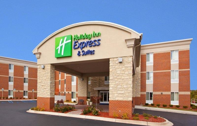 Двухместный люкс Holiday Inn Express Hotel & Suites Auburn Hills, an IHG Hotel
