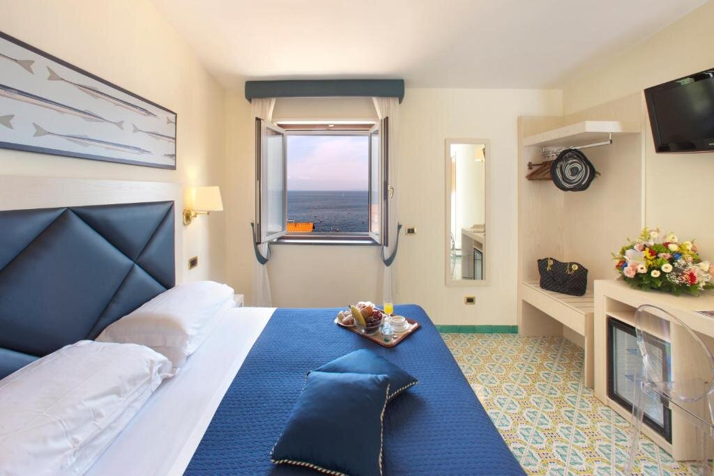 Quadruple room with sea view Hotel Del Mare