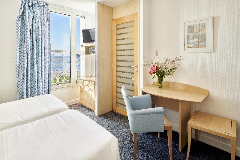 Comfort Double room with sea view Hôtel Vacances Bleues Villa Caroline