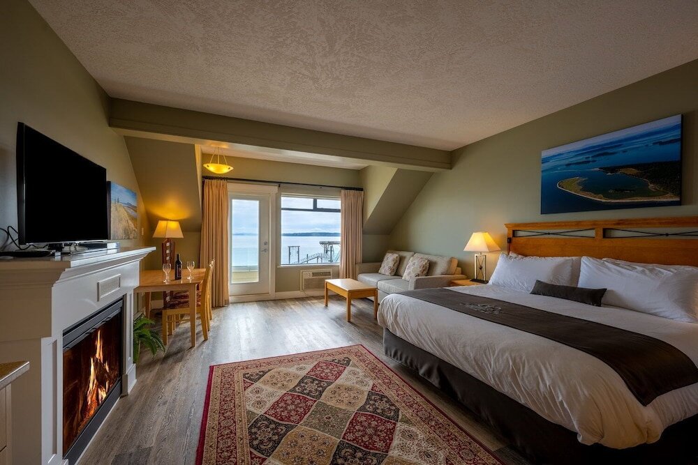 Двухместный номер Deluxe с видом на океан Sidney Waterfront Inn & Suites