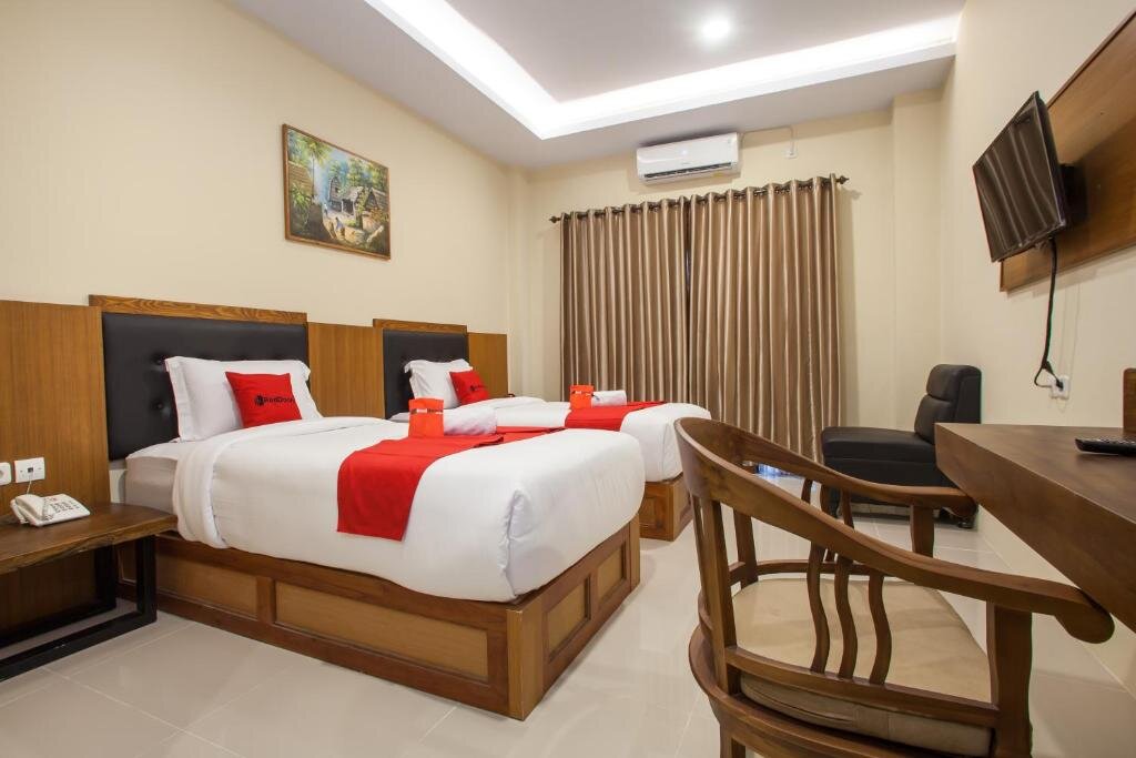 Junior suite RedDoorz Premium @ Jalan Cengkeh Malang