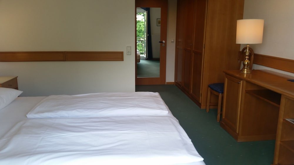 Standard Einzel Zimmer mit Balkon Hotel Nümbrecht