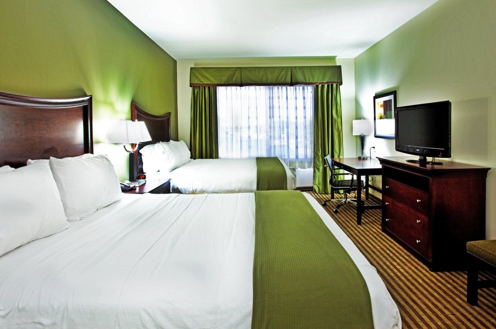 Quadruple suite Holiday Inn Express Hotel & Suites Biloxi- Ocean Springs, an IHG Hotel