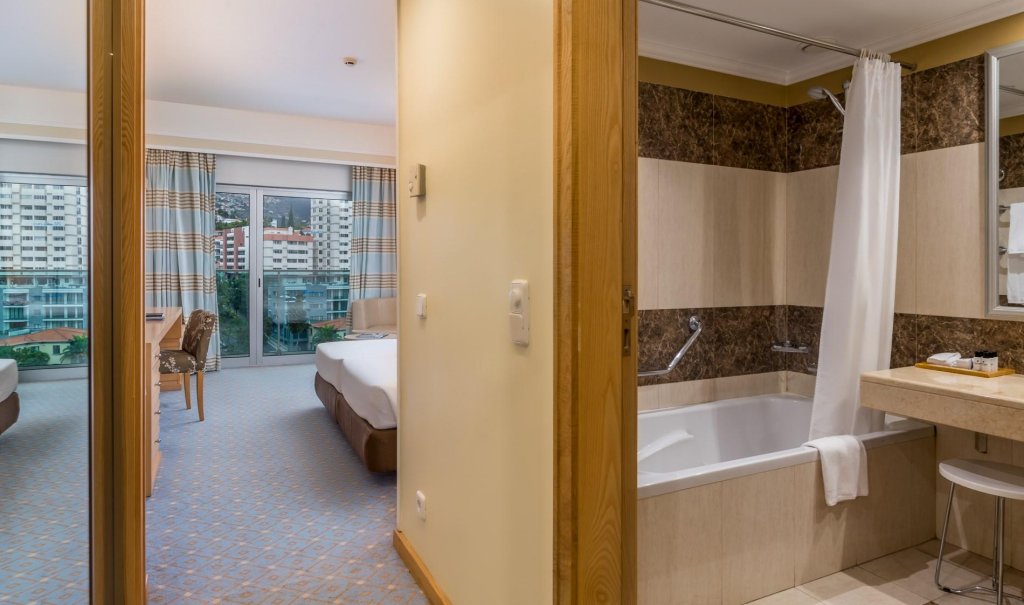 Двухместный номер Classic с видом на город Pestana Carlton Madeira Ocean Resort Hotel
