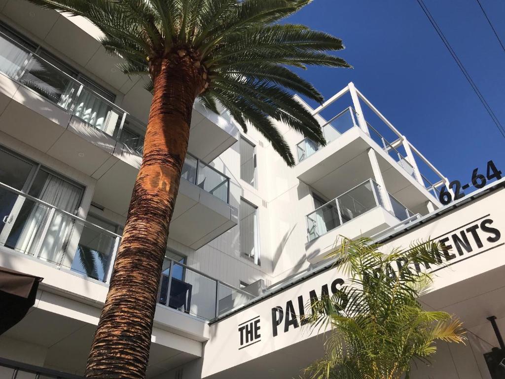 Апартаменты Deluxe The Palms Apartments