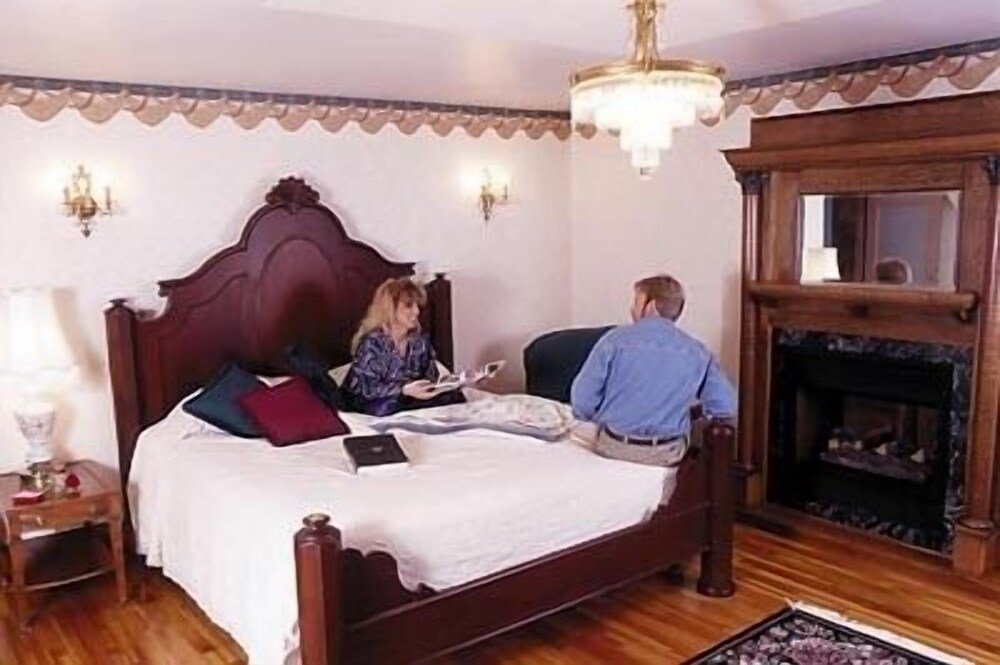 Suite Real Chestnut Charm Bed & Breakfast