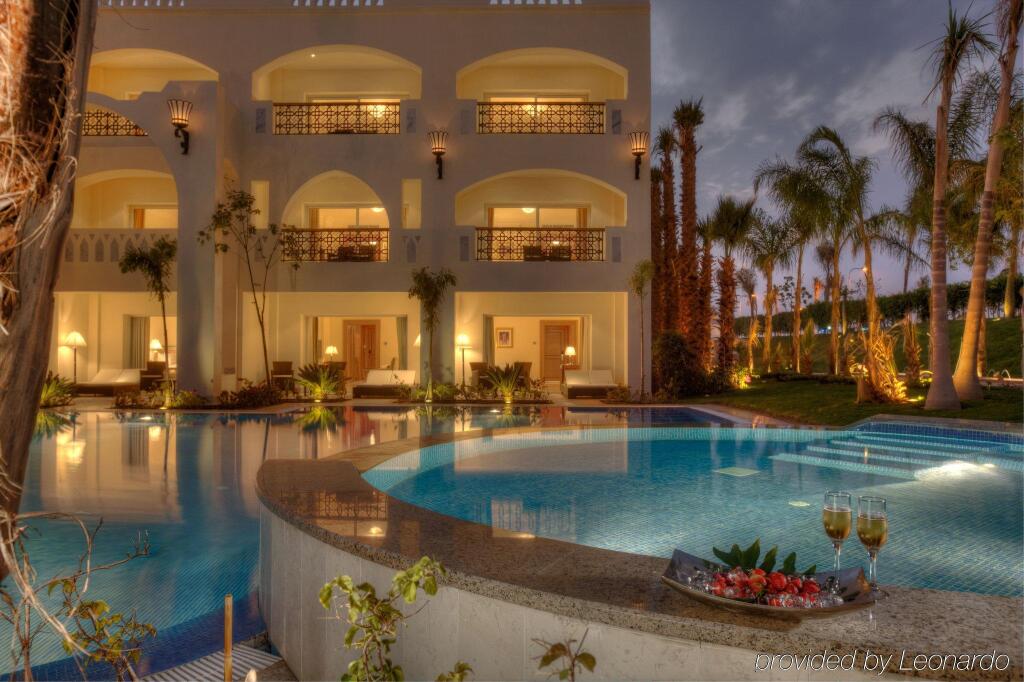 Есть ли отели. Le Royal Royal Египет. Ле рояль Шарм-Эль-Шейх. Le Royale Luxury collection Resort Sharm ei Sheikh. Отель в Шарм Эль Шейхе с бассейном из номеров.