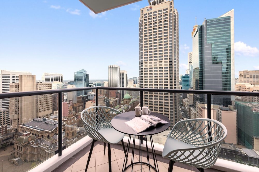 1 Bedroom Suite with balcony Meriton Suites Pitt Street, Sydney