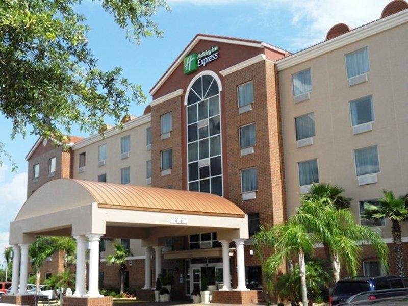 Кровать в общем номере Holiday Inn Express Hotel & Suites Orange City - Deltona, an IHG Hotel