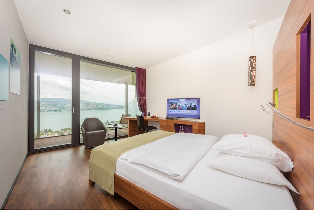 Habitación club Estándar con balcón y con vista al lago Belvoir Swiss Quality Hotel
