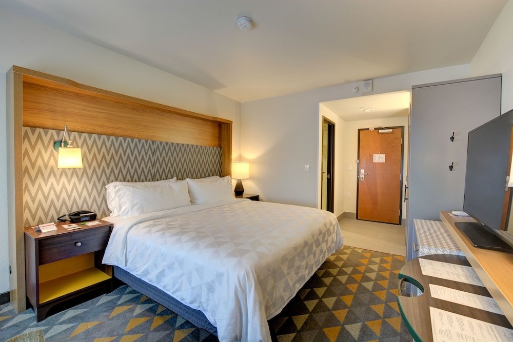 Suite 1 Schlafzimmer Holiday Inn - Salem, an IHG Hotel