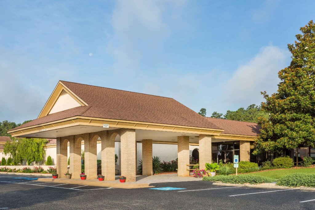 Номер Standard Days Inn & Conf Center by Wyndham Southern Pines Pinehurst