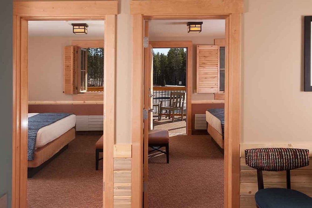 Suite Canyon Lodge & Cabins - Inside the Park