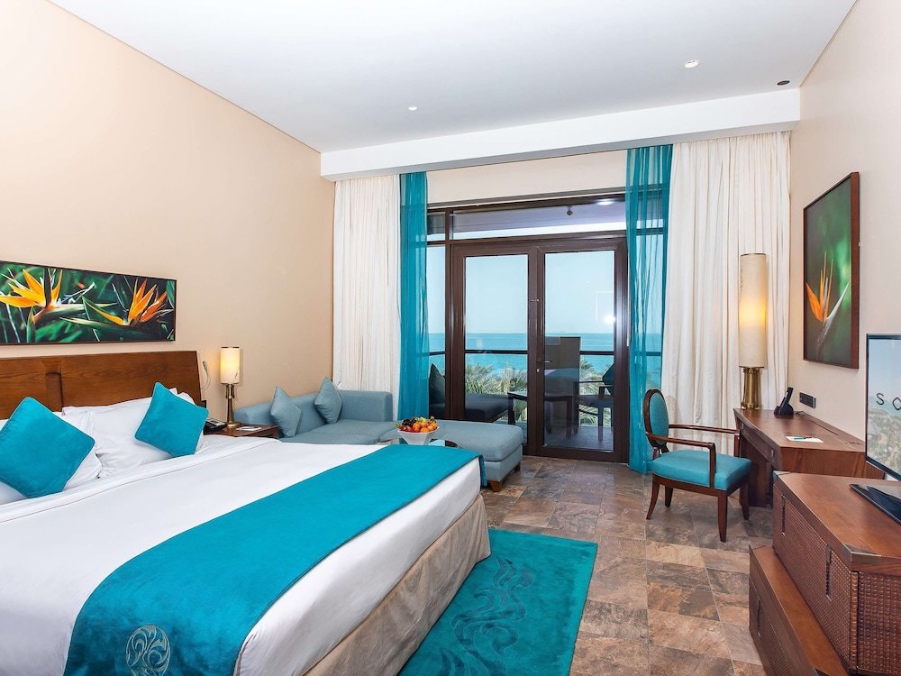 Двухместный номер Luxury с балконом и с видом на море Sofitel The Palm, Дубай, Курорт и Спа