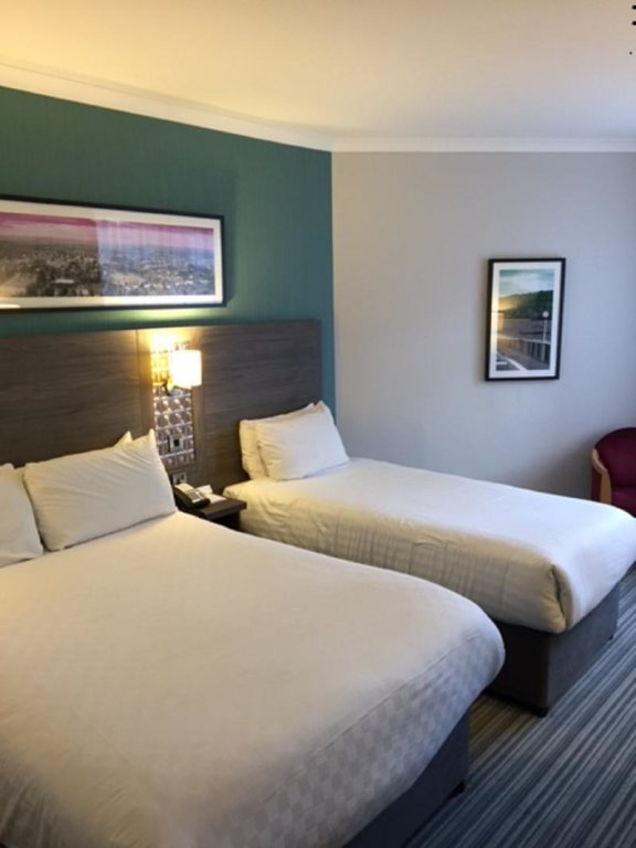 Standard triple chambre Leonardo Hotel Cheltenham - Formerly Jurys Inn