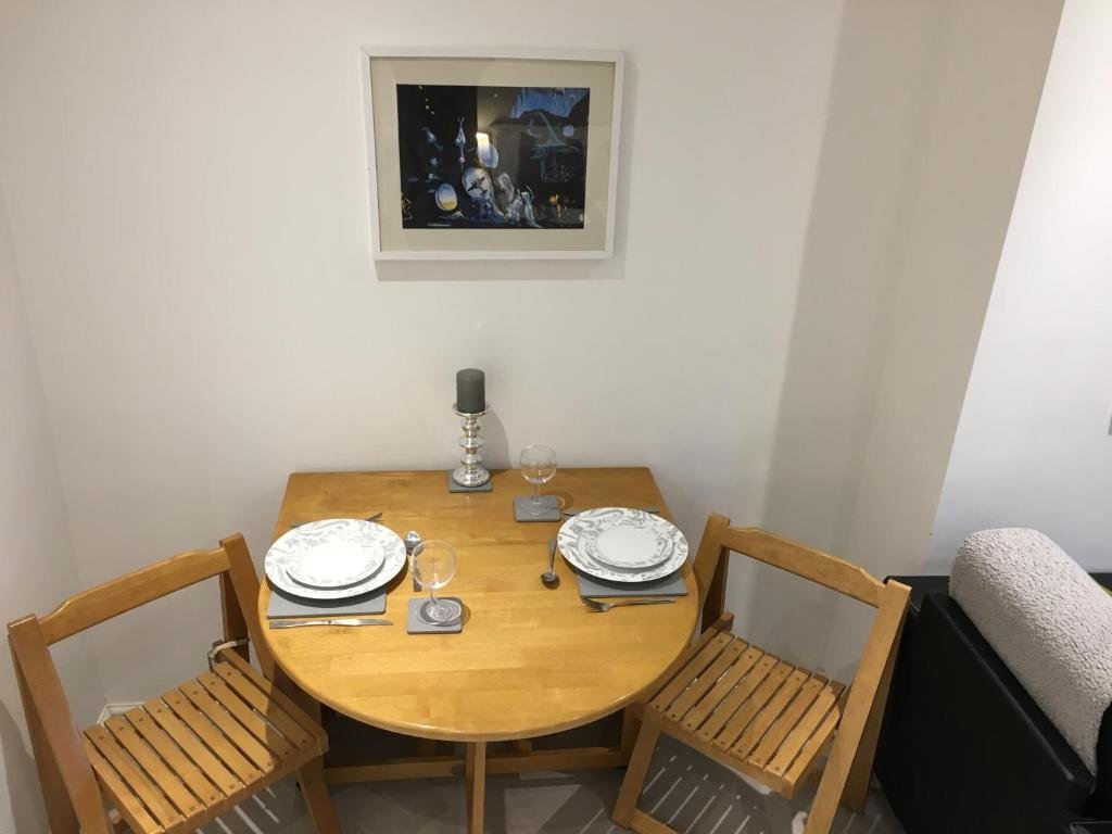 Apartment 1 Schlafzimmer Spacious ground floor studio flat - easy access to Stansted Airport, London and Cambridge