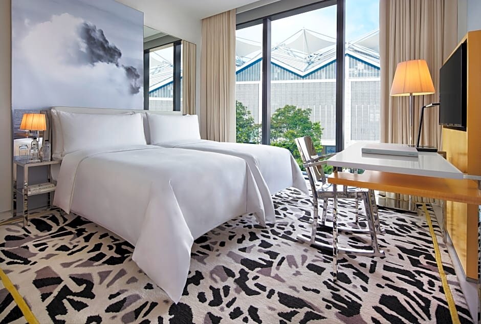 Номер Standard JW Marriott Hotel Singapore South Beach