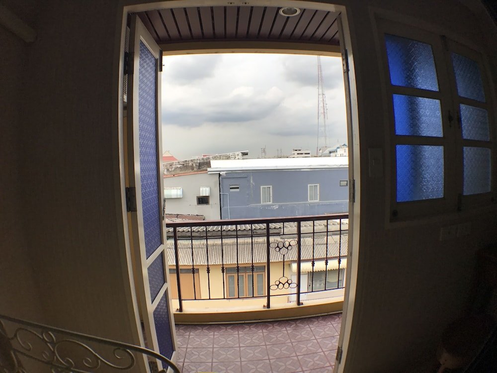 Standard triple chambre avec balcon Roof View Place