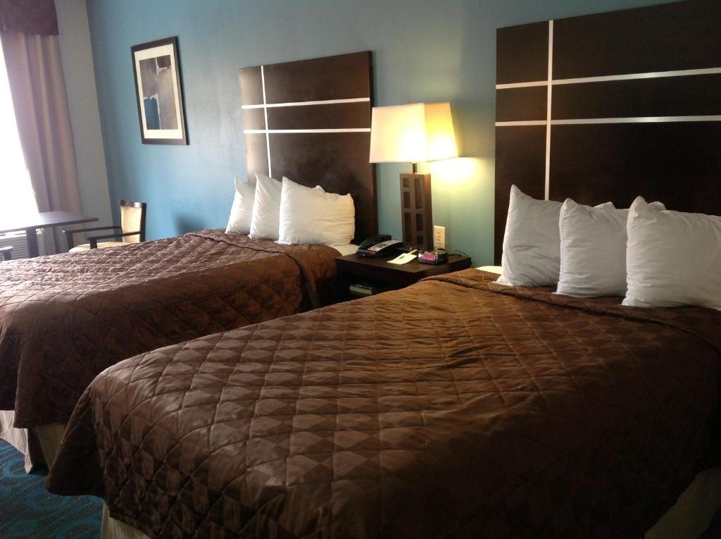 Deluxe Studio Days Inn by Wyndham Humble/Houston Intercontinental Airport