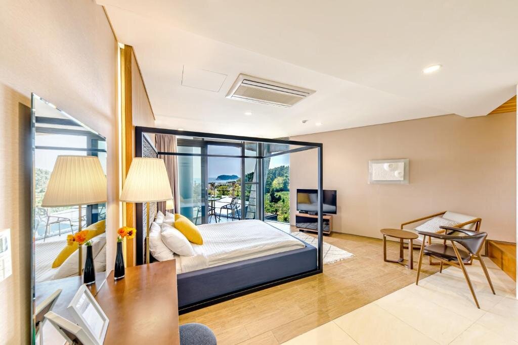 Deluxe Double room with balcony Jeju Bom Museum stay