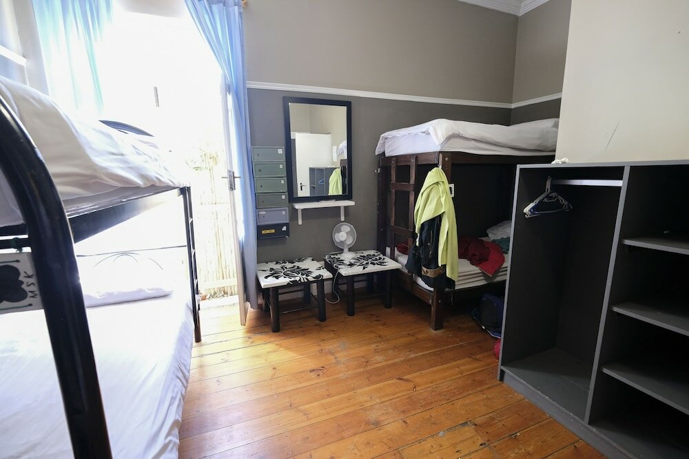 Cama en dormitorio compartido (dormitorio compartido femenino) Cape Town Backpackers