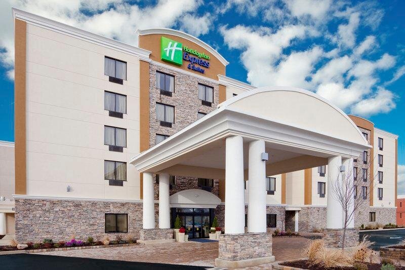 Двухместный люкс Holiday Inn Express & Suites Williamsport, an IHG Hotel