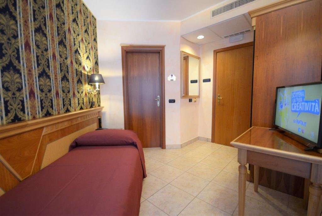 Standard Einzel Zimmer San Giovanni Rotondo Palace - Alihotels