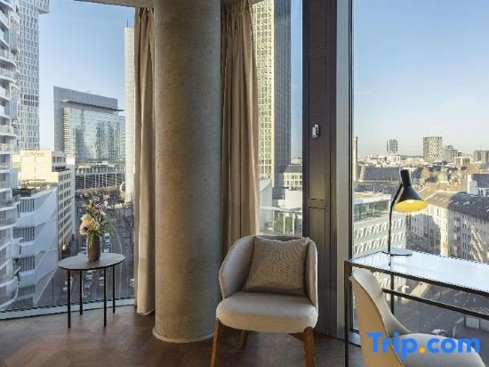 Doppel Suite mit Blick NH Collection Frankfurt Spin Tower