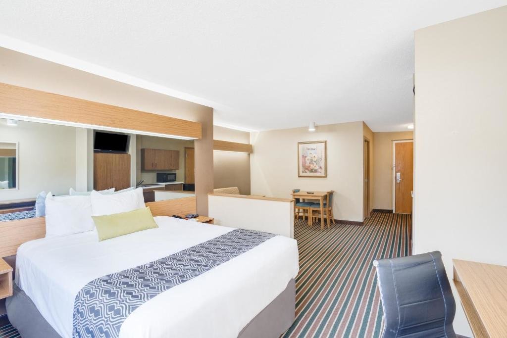 Номер Standard Microtel Inn & Suites by Wyndham Pigeon Forge
