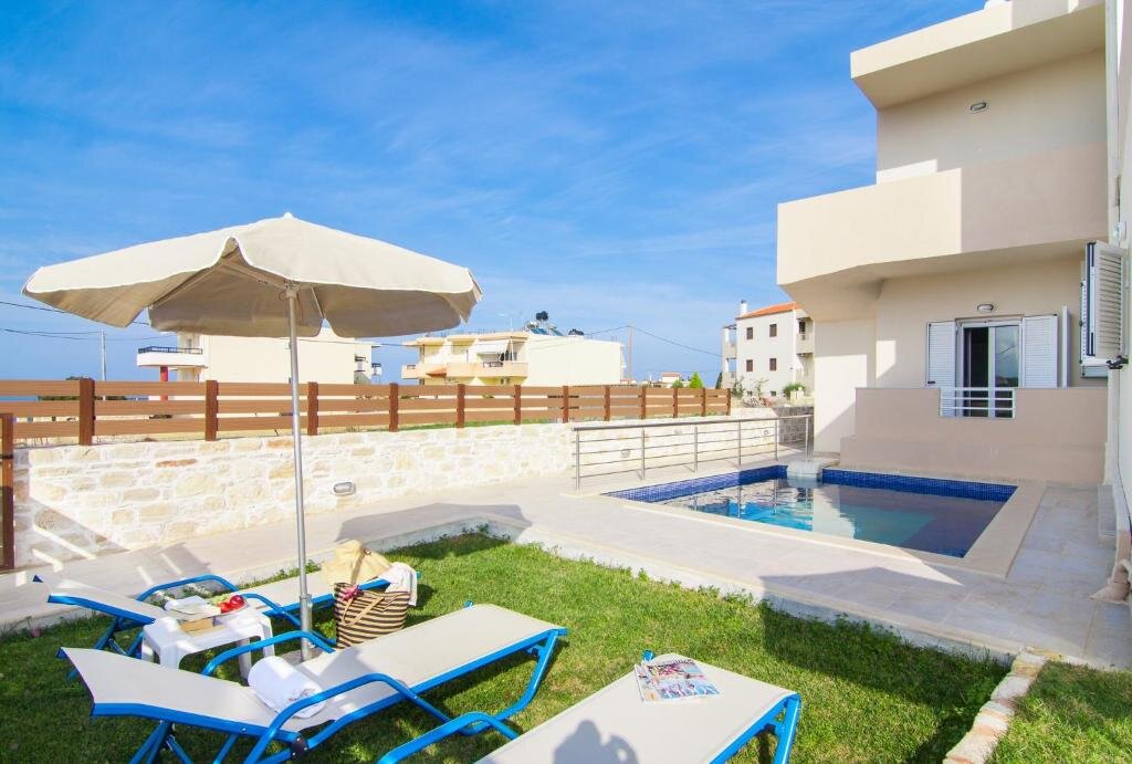 Коттедж 7 bedroom villa with pool, 700m from the beach