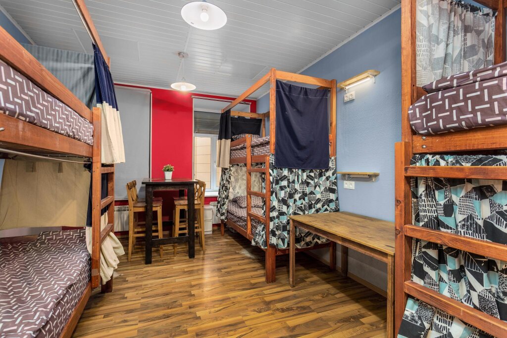Cama en dormitorio compartido (dormitorio compartido masculino) Teplo severnoi stolitsi Hostel