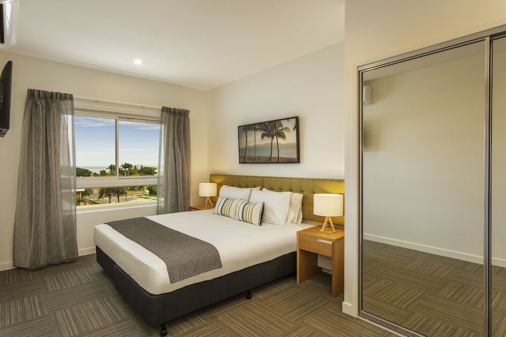 Апартаменты с 3 комнатами с балконом Quest Townsville on Eyre