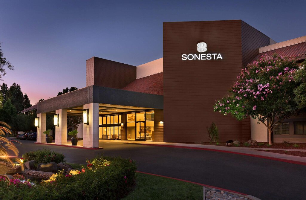 Четырёхместный номер Premier Sonesta Silicon Valley