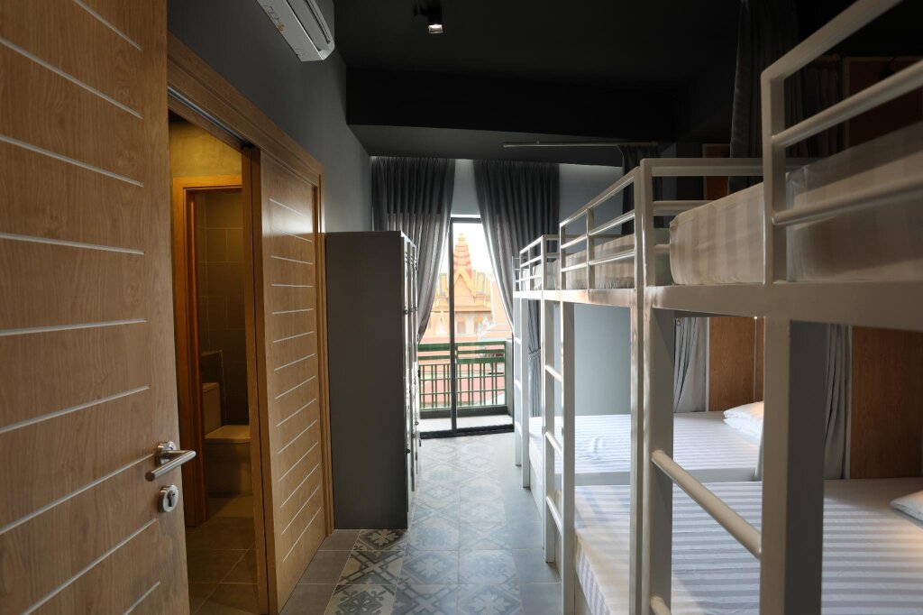 Кровать в общем номере RS III Location Hostel