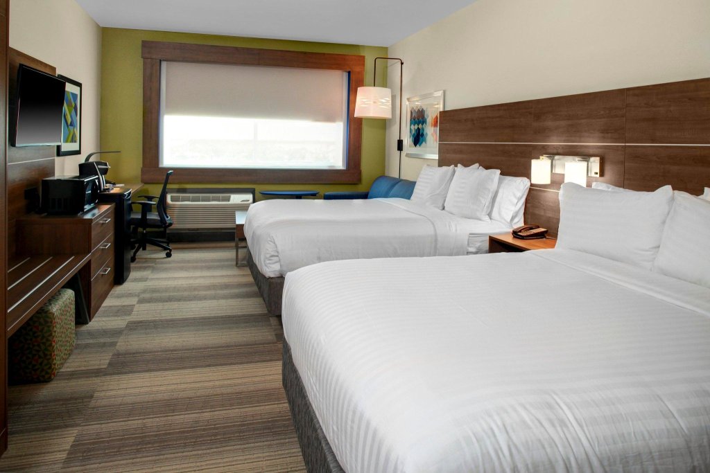 Четырёхместный номер Standard Holiday Inn Express & Suites Houston NW - Cypress Grand Pky, an IHG Hotel