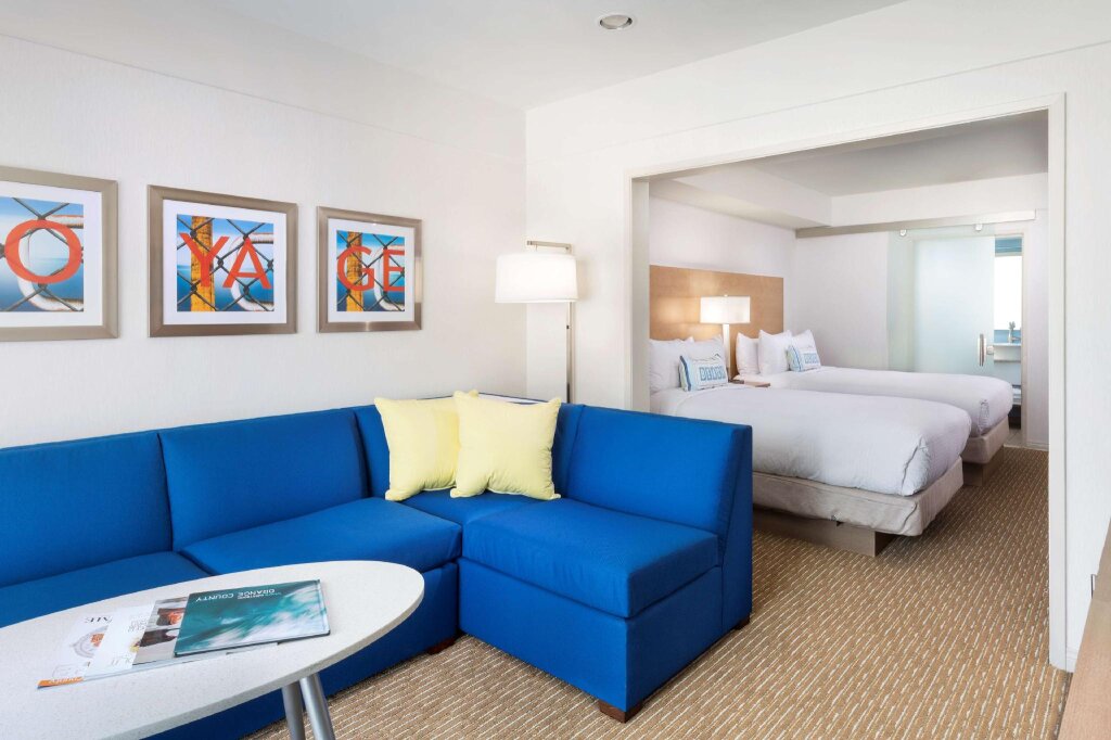 Двухместный номер Standard DoubleTree Suites by Hilton Doheny Beach