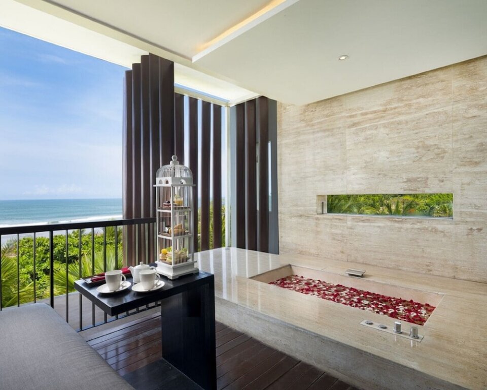 Люкс с красивым видом из окна Grand Seminyak - Lifestyle Boutique Bali Resort