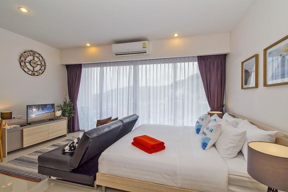 Deluxe Suite with balcony and with garden view Chic Condo Karon