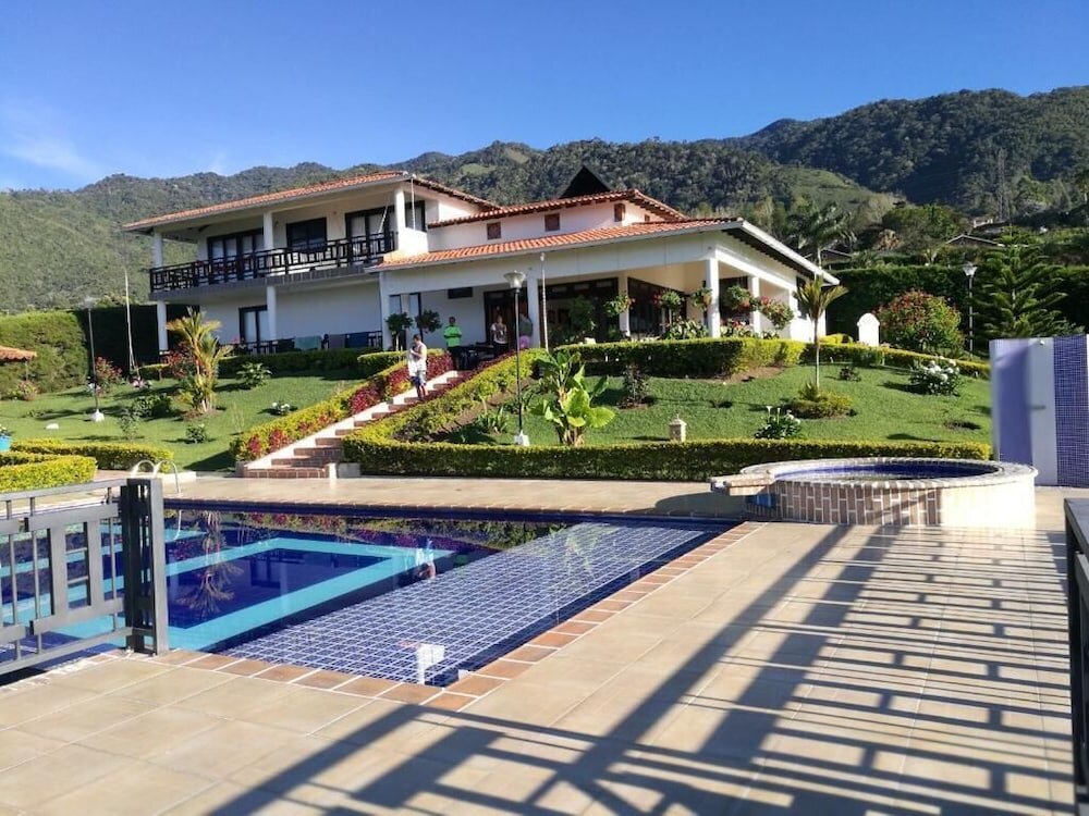 Cottage Finca Lago Calima with Excellent view