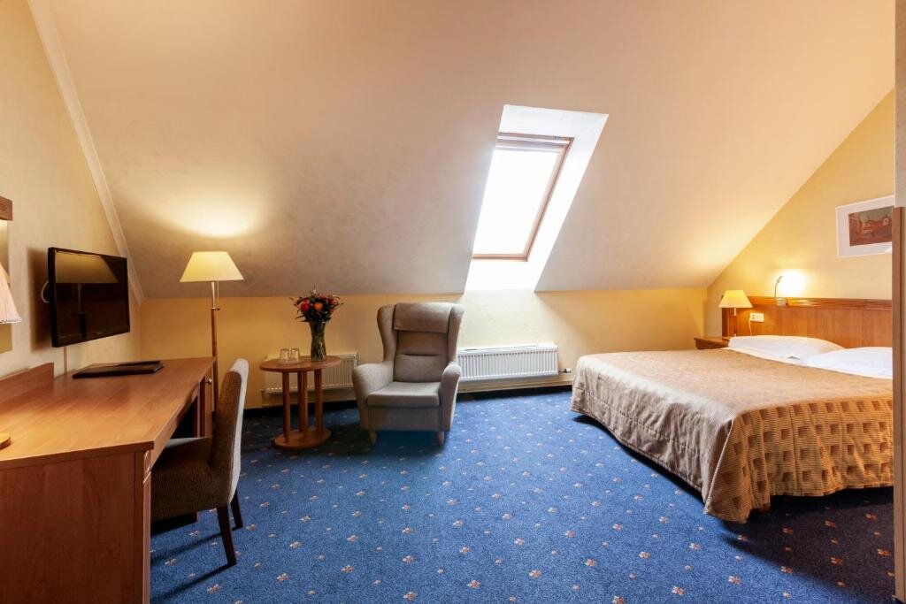 Standard Dreier Zimmer Hotel Rinno