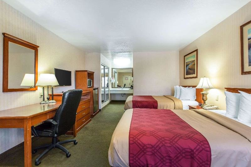 Двухместный номер Standard Econo Lodge Inn & Suites Riverside - Corona