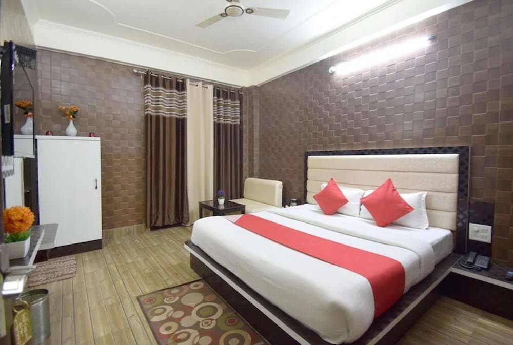 Deluxe room Goroomgo Om Sai Residency Bhubneshwar