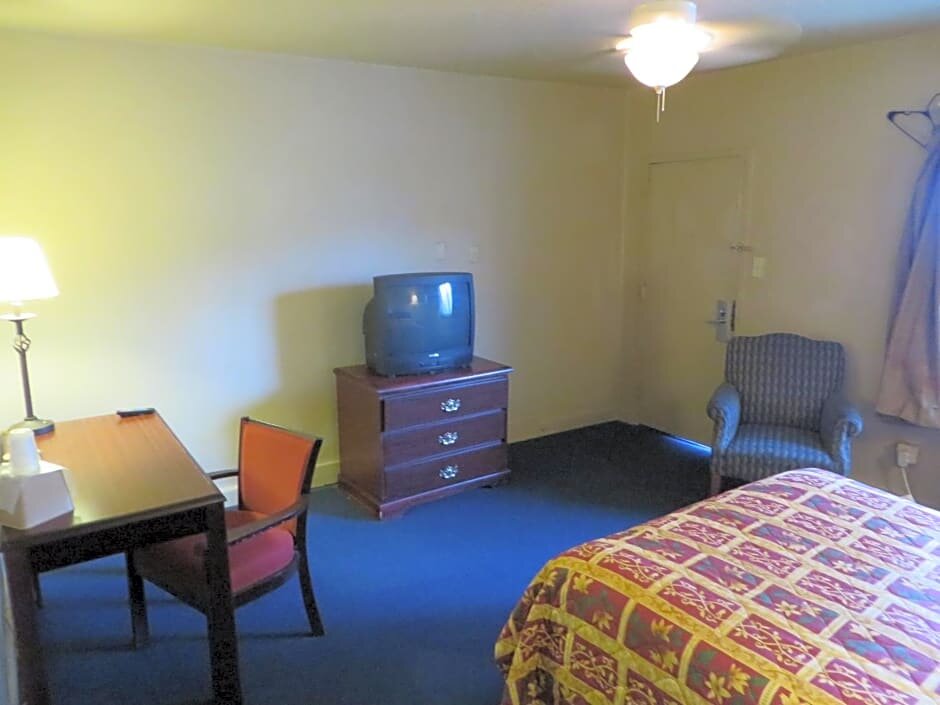 Standard Zimmer Budgetel Inn and Suites - Louisville