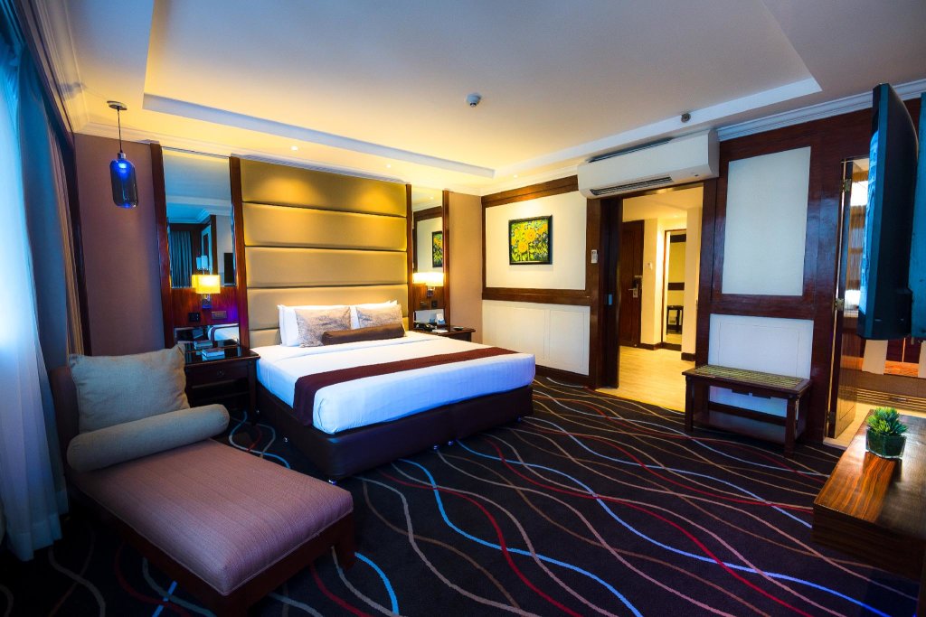Полулюкс Cebu Parklane International Hotel