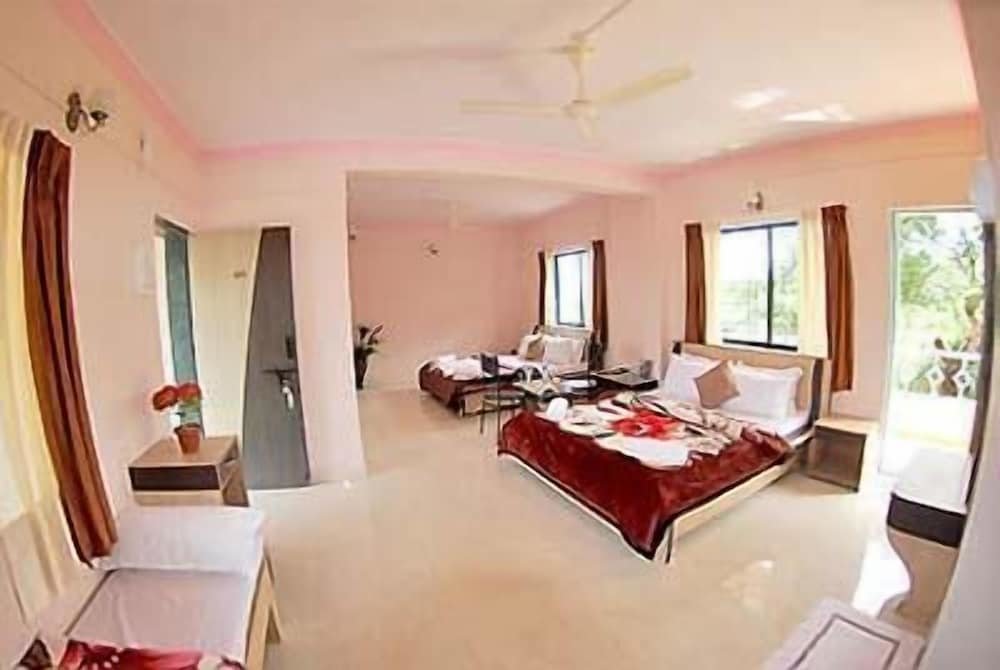 Habitación familiar Estándar con balcón Tripvillas @ Hotel Krishna Continental