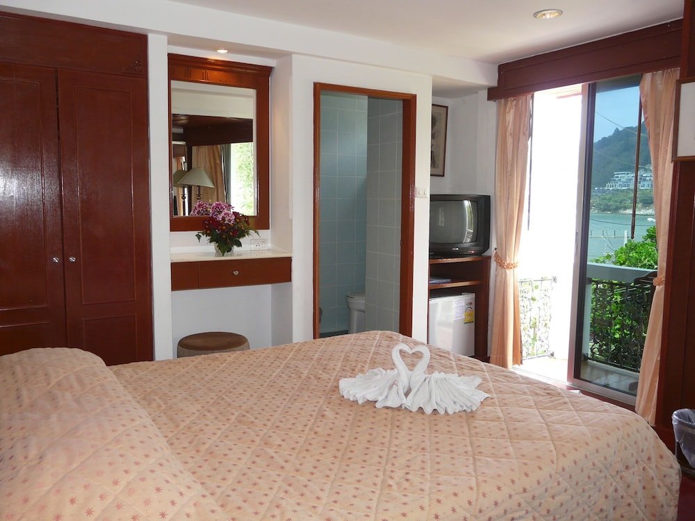 Номер Standard с балконом и с видом на горы Orchid Hotel and Spa Kalim Bay