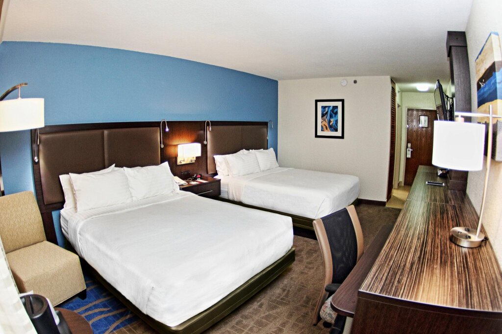 Четырёхместный номер Standard Holiday Inn Mayaguez & Tropical Casino, an IHG Hotel