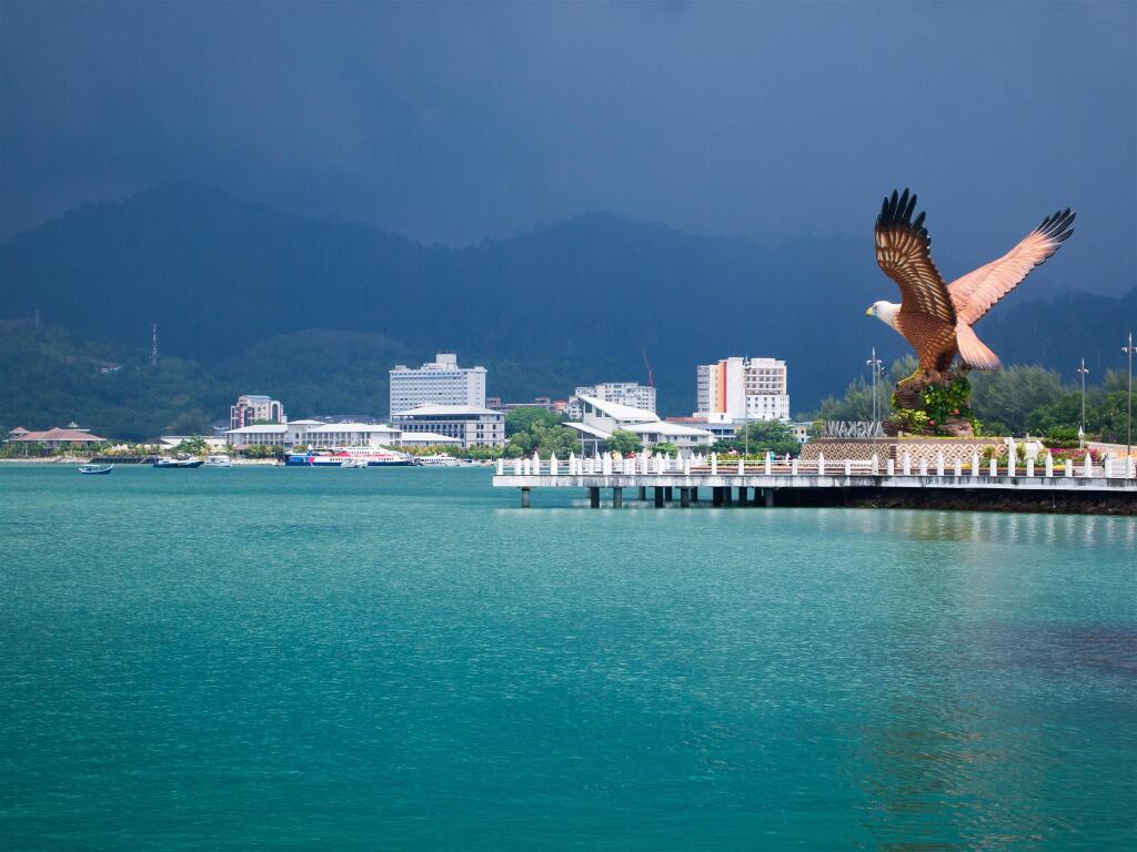 Langkawi. Малайзия Eagle Square. Лангкави Малайзия флаг. Langkawi Eagle HD. Лангкави картинки для презентации.